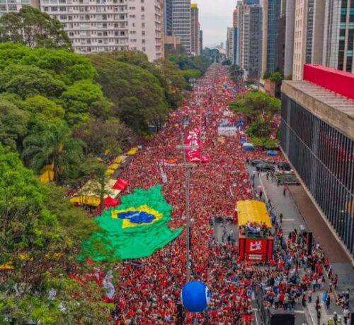 Campanha de Lula aciona TSE após post falso sobre comício na Paulista