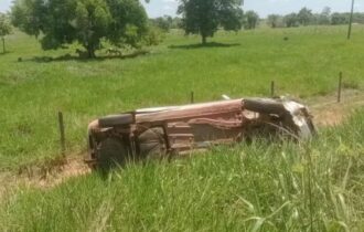 Carro que transportava urnas eletrônicas capota e deixa duas mulheres feridas no AM