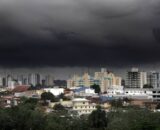Chuva melhora qualidade do ar em Manaus, mas fumaça ainda representa risco à saúde