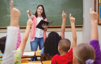 Dia do Professor: data celebra educadores e destaca importância do ensino no Brasil
