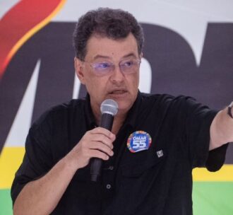 Eduardo Braga cobra prevenção e ações do Governo do Amazonas para combater queimadas no estado
