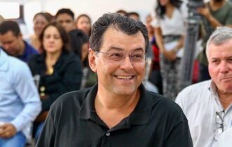 Eduardo Braga parabeniza servidores públicos e destaca parceria ao longo da carreira
