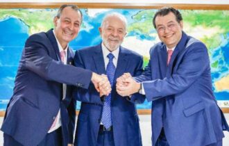 Eduardo Braga relembra crise do oxigênio e pede votos para Omar Aziz