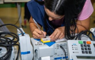 Eleições 2026: urnas eletrônicas começam a ser preparadas para o 2º turno em Manaus