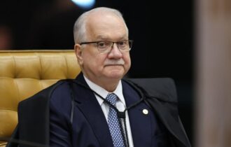Fachin dá 5 dias para PGR avaliar arquivamento de inquérito contra Bolsonaro