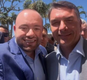 Fausto Jr. declara apoio a Flávio Bolsonaro no 2º turno