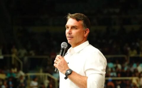 Flávio Bolsonaro diz que Zona Franca de Manaus é “sagrada” durante debate