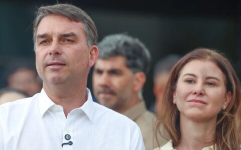 Flávio Bolsonaro e família viajam para Miami