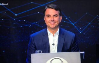 Flávio promete liberar R$ 200 bilhões para quitar dívidas
