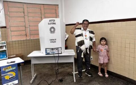 Isael Munduruku vota em Manaus no primeiro turno das eleições