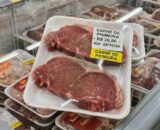 Justiça condena rede de supermercados a pagar R$ 650 mil após apreensão de carne imprópria em Manaus