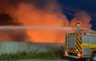 Justiça suspende licenças de área atingida por incêndio em Manaus