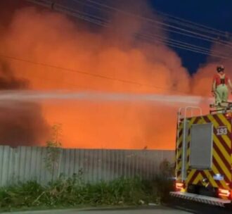 Justiça suspende licenças de área atingida por incêndio em Manaus