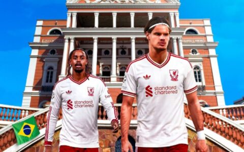Liverpool usa Teatro Amazonas para divulgar jogo da Champions League