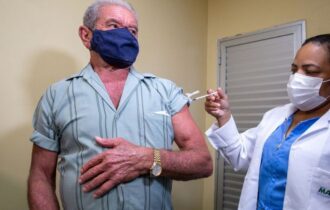 Manaus amplia vacinação contra pneumonia para idosos de 85 anos