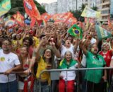 Manifestações em 500 cidades defendem democracia e reeleição de Lula