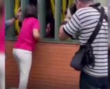 Michelle Bolsonaro discute com eleitora após provocação durante votação