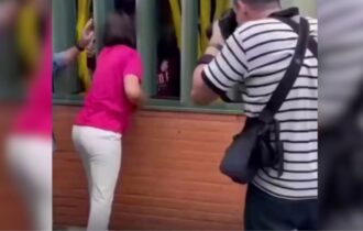 Michelle Bolsonaro discute com eleitora após provocação durante votação