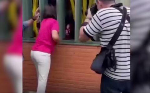 Michelle Bolsonaro discute com eleitora após provocação durante votação