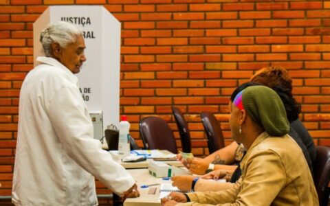 Movimento Vovó Vota mobiliza eleitores contra abstenção