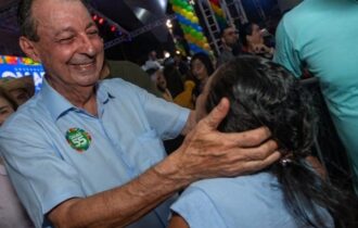 Nova pesquisa aponta que Omar Aziz chega à véspera do segundo turno com 60,6% dos votos válidos