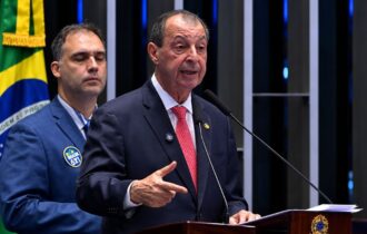 Omar Aziz chama fim da escala 6x1 de conquista histórica dos trabalhadores