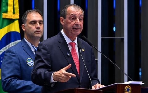 Omar Aziz chama fim da escala 6x1 de conquista histórica dos trabalhadores