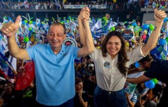 Omar Aziz vence Maria do Carmo em Manaus e em outros 59 municípios do Amazonas