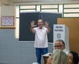Omar Aziz vota em Manaus e fala em segundo turno com debate de propostas