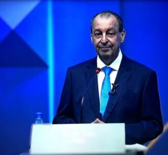 Omar promete descentralizar hospitais e ampliar saúde para o interior do AM