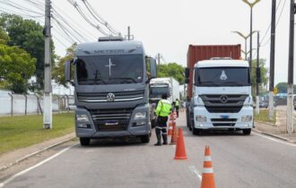 Operação ‘Carga Pesada’ resulta em nove veículos retidos na zona Sul de Manaus