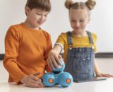 Pediatras apontam riscos no uso de brinquedos com IA