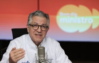 PF desmente Veja e Padilha aciona Justiça sobre fake news contra Lula