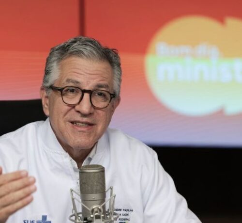 PF desmente Veja e Padilha aciona Justiça sobre fake news contra Lula