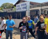 Plínio Valério vota em Manaus durante o primeiro turno das eleições