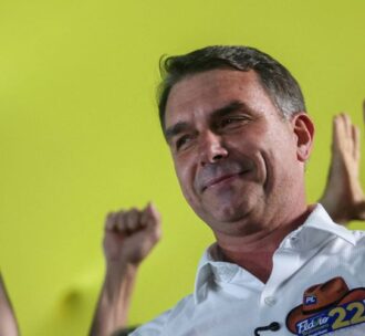 Podemos oficializa apoio a Flávio Bolsonaro no segundo turno