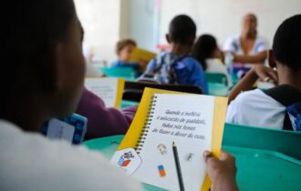 Prazo para piso salarial de professores temporários é definido