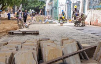 Prefeitura de Manaus avança com calçadas e infraestrutura urbana em obra de requalificação da rua Ferreira Pena