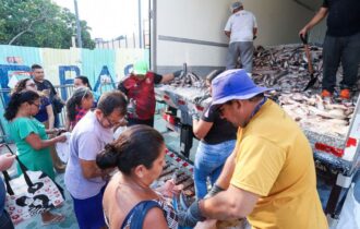 Prefeitura de Manaus distribui 70 mil peixes e beneficia 4,5 mil famílias na zona Leste