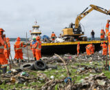 Prefeitura mobiliza 500 trabalhadores para reforçar limpeza na orla de Manaus