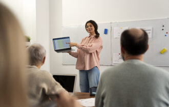 Programa abre vagas em cursos de IA para professores