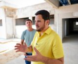 Renato Junior vistoria obras do Caps no bairro Lago Azul