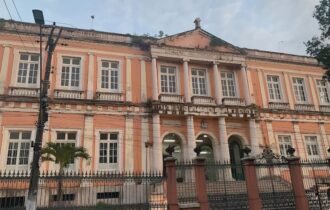 Seduc entra na mira do TCE-AM após deterioração no Colégio Dom Pedro II