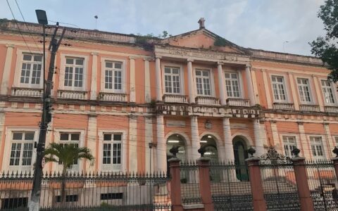 Seduc entra na mira do TCE-AM após deterioração no Colégio Dom Pedro II