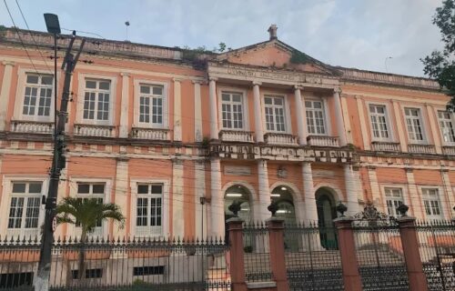 Seduc entra na mira do TCE-AM após deterioração no Colégio Dom Pedro II