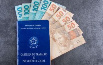 Segunda parcela do 13º salário será antecipada em 2026