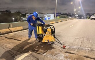 Seminf inicia serviços noturnos para conservar viaduto Ayrton Senna, na zona Centro-Sul de Manaus
