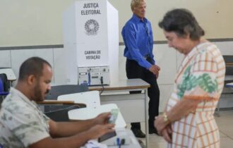 Sete cidades escolhem prefeitos junto com segundo turno presidencial