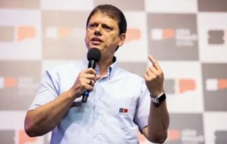 Tarcísio ganha força na direita após derrota de Flávio Bolsonaro e mira 2030