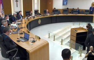 TCE-AM adia para dezembro julgamento das contas de David Almeida